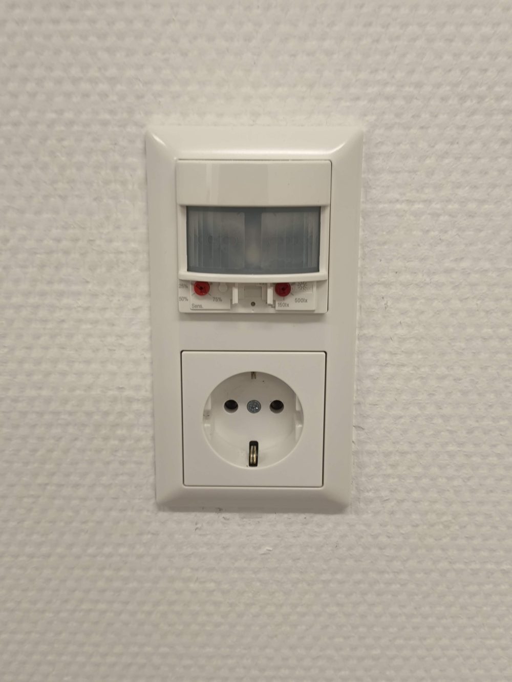 Steckdose mit Bewegungsmelder, installiert von Voltarik Elektrotechnik